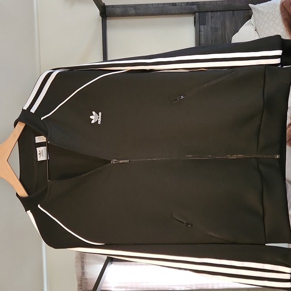 Adidas classic track Jacket - Picture 2 of 11